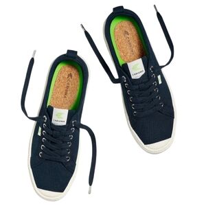 Cariuma low-top canvas sneakers Navy Size 9